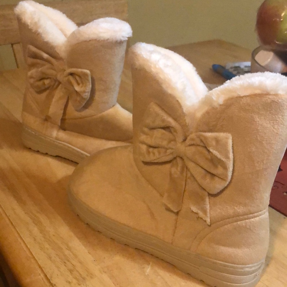 Crazy comfortable and warm boots